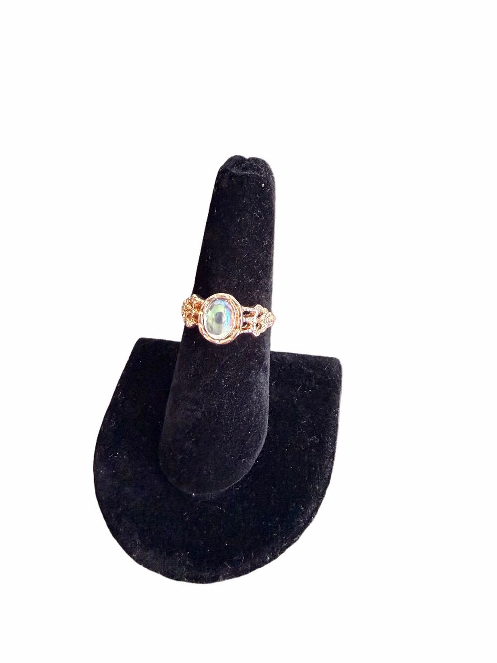 🍭6/$30 Opalescent gold tone fancy ring - size 7.25